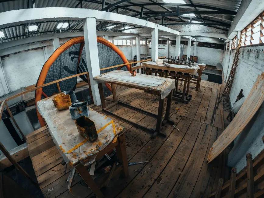 Atelier menuiserie, profils alu et bois